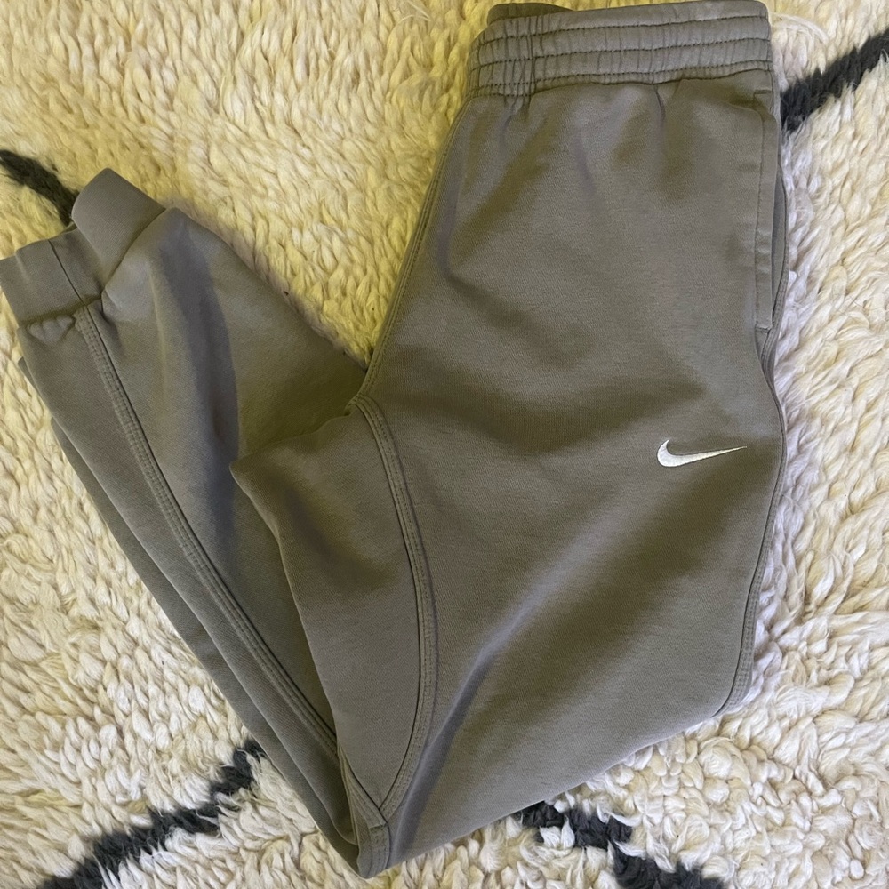 NWOT. NIKE jogger sweatpants